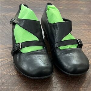 Fidji  Black Leather Mary Jane’s  7.5